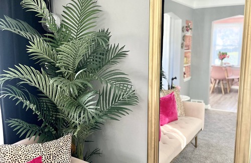 Redford House | SelfieBnb | Great for Content Creation & Selfies