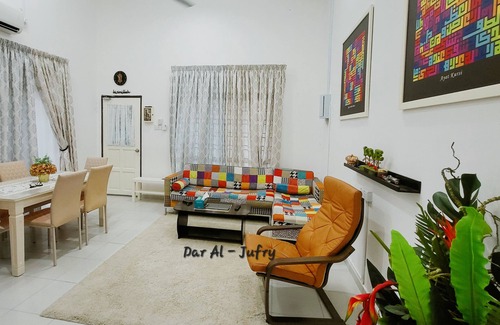 Kampung Bukit Rangin House | SEMI D 4-bedroom house with AC, WiFi & Netflix