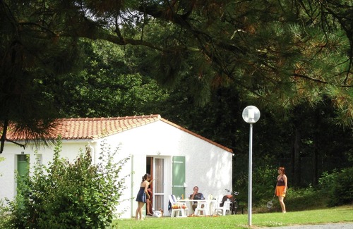 Chantonnay Apartment | Semi-detached bungalow with microwave, in the great Vendée