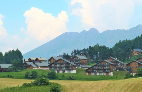 La Joue du Loup Ski Chalet | Semi-Detached Chalet 3 Rooms - 7 Pers, Parking, Pets Allowed
