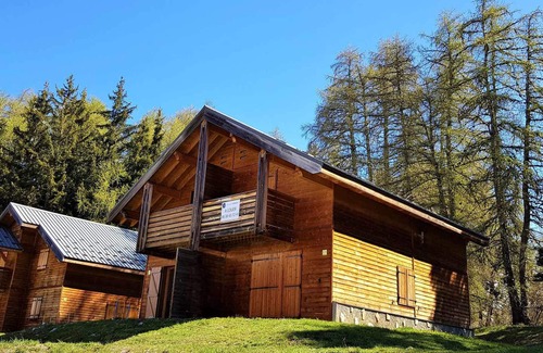 La Joue du Loup Ski Chalet | Semi-detached chalet, 3 rooms, 8 pers. with terrace and parking in La Joue du Loup