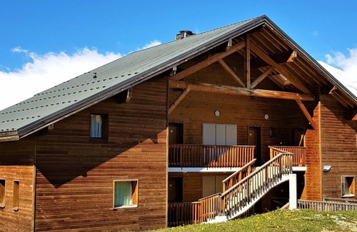 La Joue du Loup Ski Chalet | Semi-detached chalet, 3 rooms, 8 pers. with terrace and parking in La Joue du Loup