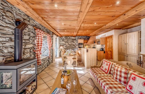 Les Brevieres Ski Chalet | Semi-detached chalet 16 people 7 bedrooms, ski in/ski out Tignes les Brévières