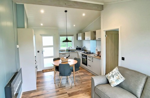 Llansantffraed Ski Chalet | Semi-detached deluxe lodge offering the perfect romantic retreat.