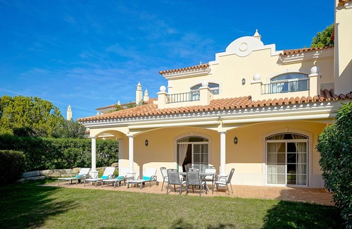 Almancil Condo | Semi-detached house, 500m from the lake in Quinta do Lago, perfect for your vacation
