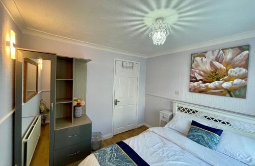 Rushmoor District Villa | Semi Detached House in Aldershot