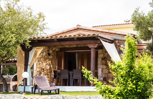 San Teodoro House | Semi-detached house surrounded by a charming garden