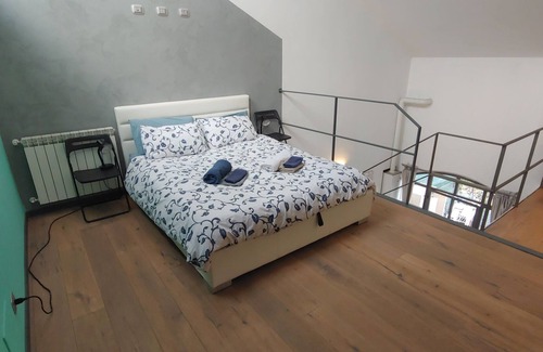 Ghisolfa House | Semi detached loft in quiet courtyard, with private patio.