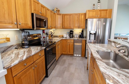 Ocean Sands House | Semi-Oceanfront, 6 BRs, Priv Pool, H Tub, Rec Rm, OS6B, Seashell