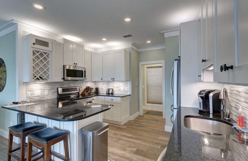 Navarre Beach House | “Semi-Retired”-Elevator-Pier-200+ 5 Star Reviews-Toys-Golf Cart Rental -EV Charg