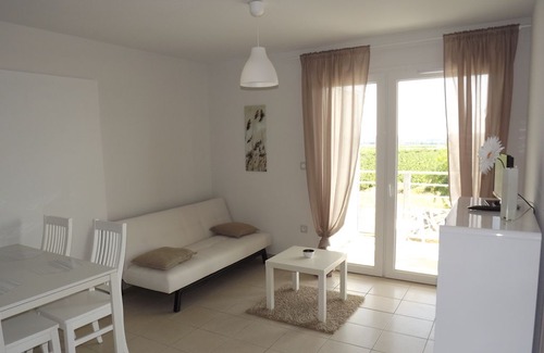 Valros Apartment | SENIORS ON VACATION - ENJOY AN APPROPRIATE FRAMEWORK