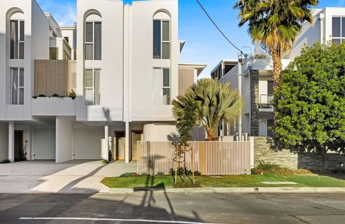Runaway Bay House | Sensational Gold Coast Home