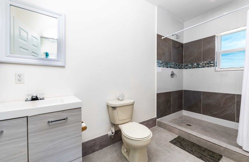 Juba Sound Apartment | Sensational Turtle Tail Drive Oceanfront Escape