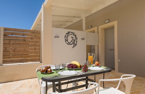 Dassia Apartment | Senses Suite Tria: Luxury, renovated Apartment in Corfu