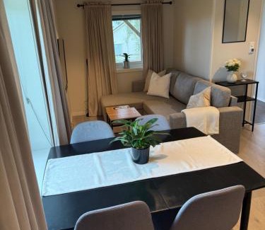 Tromsdalen Apartment | Sentral og koselig leilighet