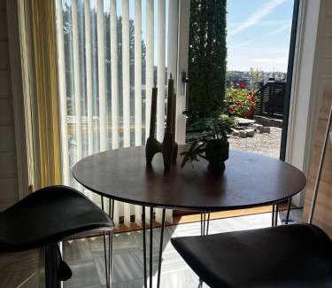 Sandnes Apartment | Sentral, romslig og lys leilighet med parkering