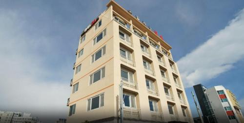 Songsan-dong Hotel | Seogwipo Milano