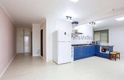 Ganghwa House | Seokmodo Beach White House Pension