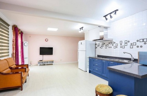 Ganghwa House | Seokmodo Beach White House Pension