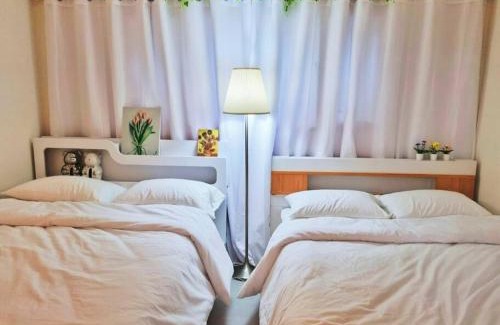 Banghwa-dong Apartment | Seoul, 3 rooms, Gimpo Airport, free parking, 1 PM check-out, super close to the station, 10 people, warm accommodation, 4 beds, Hongdae, Jongno, Myeongdong