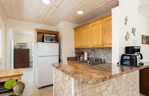Key Largo Apartment | Sep 1-Dec 15 Open, Largo Lookout, Lovely Waterview Unit, MM 99.5, Pets Welcome, 28 Nt Min
