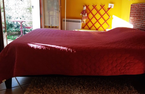 Donzere Apartment | Separate bedroom with shower room, toilet and terrace