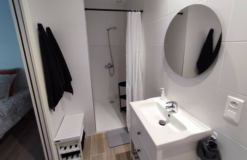 Le Vigan Bed & Breakfast | Separate room with private access
