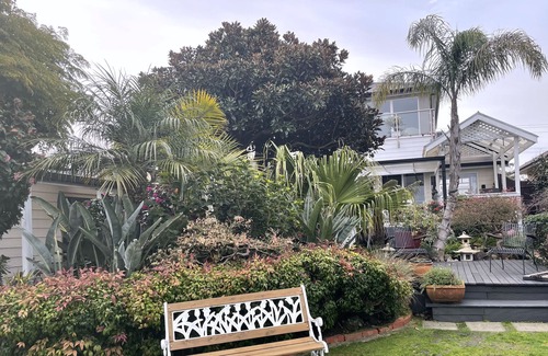 Inverloch Apartment | Separate & Self contained apartment in beautiful tropical garden close to beach.