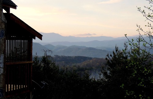 Sevierville Cabin | SEPT 139 nt, OCT 9-13 now Open Stairway to Heaven,Secluded,Elegant,Amazing Views
