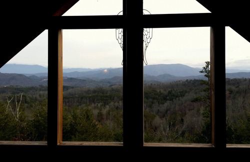 Sevierville Cabin | SEPT 139 nt, OCT 9-13 now Open Stairway to Heaven,Secluded,Elegant,Amazing Views