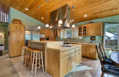 Lower Kingsbury House | Sequoia Chalet home
