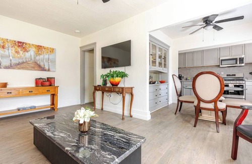 Visalia House | Sequoia/Kaweah Hospital Duplex 1/2