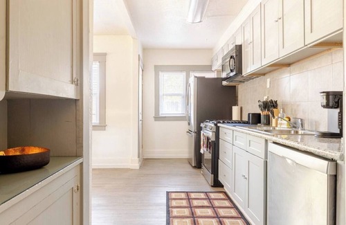 Visalia House | Sequoia/Kaweah Hospital Duplex 2/2