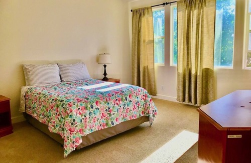 Visalia House | Sequoia Serenity: Charming 6/Br - fits 14