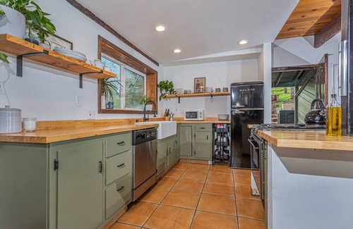 Three Rivers Cabin | Sequoia “Tree house” Light & Bright