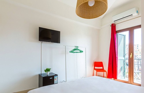 Pozzuoli Bed & Breakfast | Serapide's Temple Room by Wonderful Italy