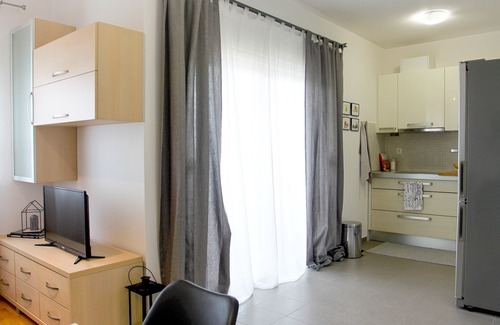 Podstrana Apartment | Serena apartment, with sea view, close to the pebble beach!