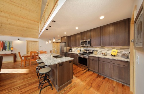 Hendersonville House | Serenade Shores: Now Listed Through Carolina Mornings! See VRBO 4455449