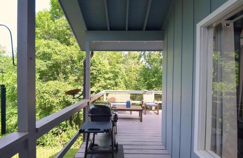 Berkeley Springs House | Serendipity - Hot Tub - Pet Friendly - Fire Pit - Grill - Porch - Deck - Wifi - Pool Access - Games