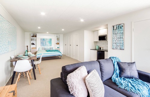 Acacia Bay Apartment | Serendipity with a stunning view - relax and rewind and bring your furry friend!
