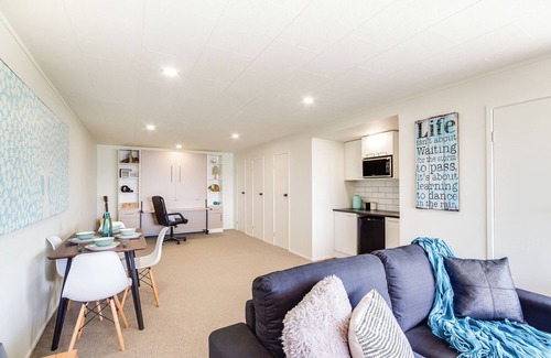 Acacia Bay Apartment | Serendipity with a stunning view - relax and rewind and bring your furry friend!