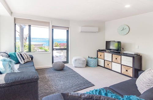 Acacia Bay Apartment | Serendipity with a stunning view - relax and rewind and bring your furry friend!