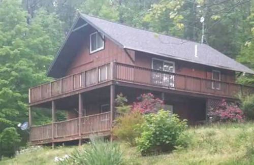 Haywood Cabin | Serendipity with a View. (cozy mountain retreat)