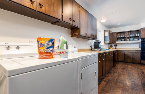 Sandy Apartment | Serene 1600 Sq Ft Mountain Home Near Dimple Dell Park