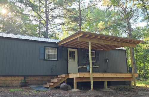 Eastabuchie House | Serene 2-bedroom Tiny house with AC in the Woods in Sumrall