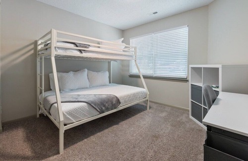 Carrboro Apartment | Serene 2BD 2BA | 5 min UNC | On-Site Gym