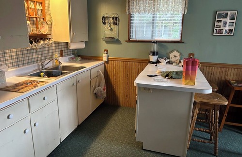 Gladwin Cottage | Serene 3-bedroom cottage with WiFi on Secord Lake in Gladwin