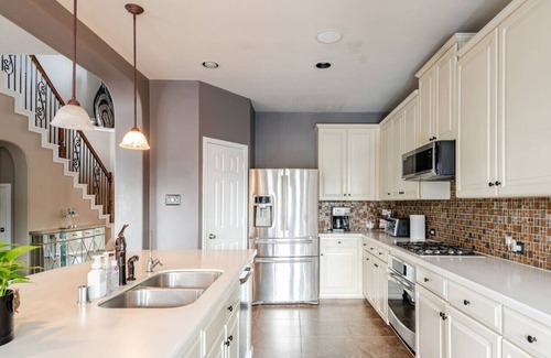 Cypress House | Serene 4BR Lux Home w Heated Spa Pool Massage Chair
