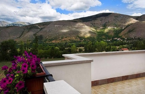 Pettorano sul Gizio Apartment | Serene Abruzzo Retreat with Mountain Views