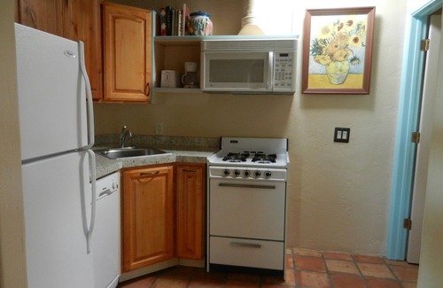 Tucson House | Serene and Charming, Private, Immaculate, Central, 2/1.5 Back yard and Pool